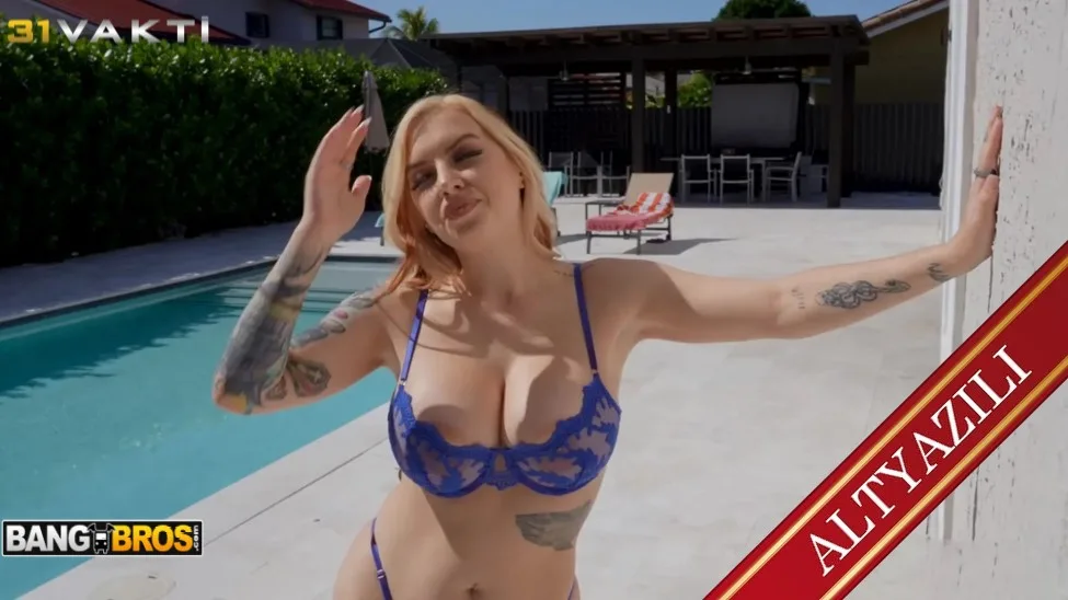 Hoş Memeli Seksi Şıllık Dev Yarrak Üstünde Zorlansa da Orgazm Doruklarına Ulaşıyor